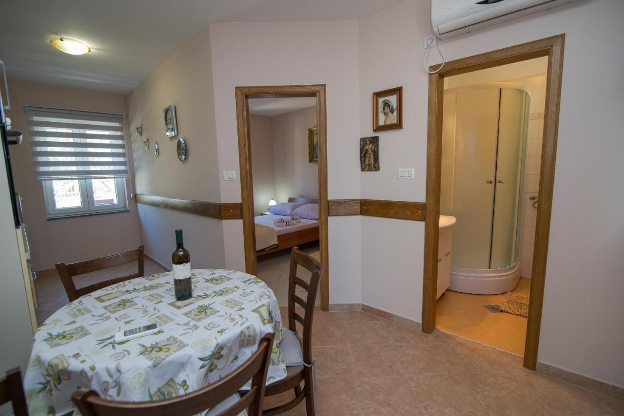 Apartments With A Parking Space Punta Kriza, Cres - 8082 Esterno foto
